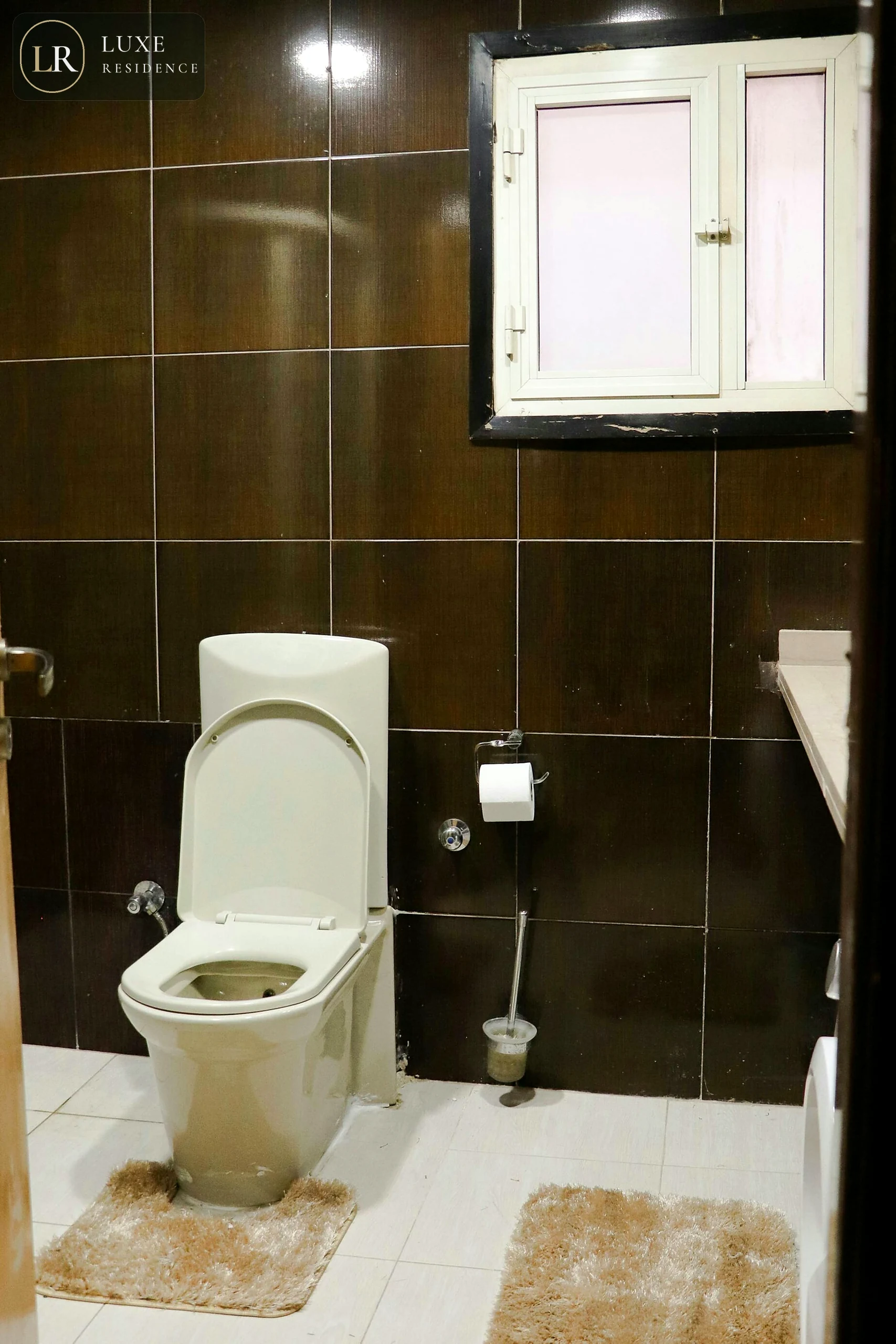 Full bathroom 1 Room 3